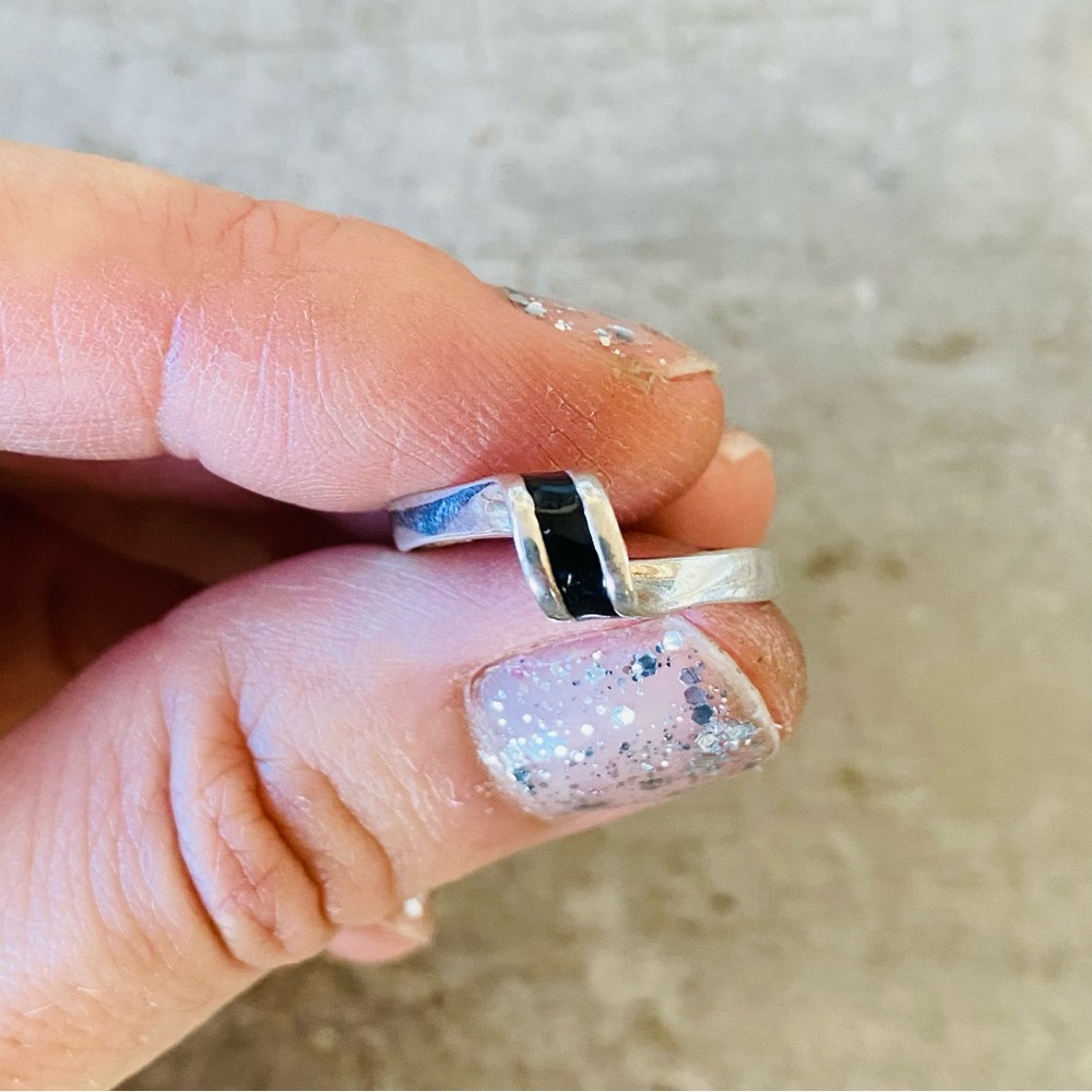 ♥️ Southwestern Style ♥️ Vintage Sterling Silver & Black Onyx Ring